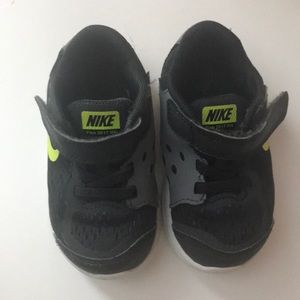 Nike toddler shoes 6c